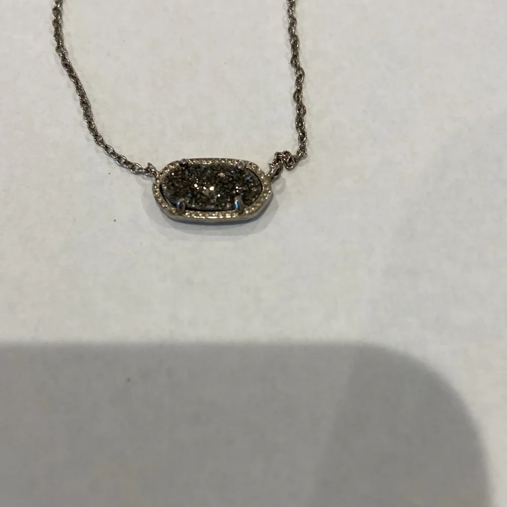 Kendra Scott silver Elisa necklace w grey drusy stone - Picture 2 of 3